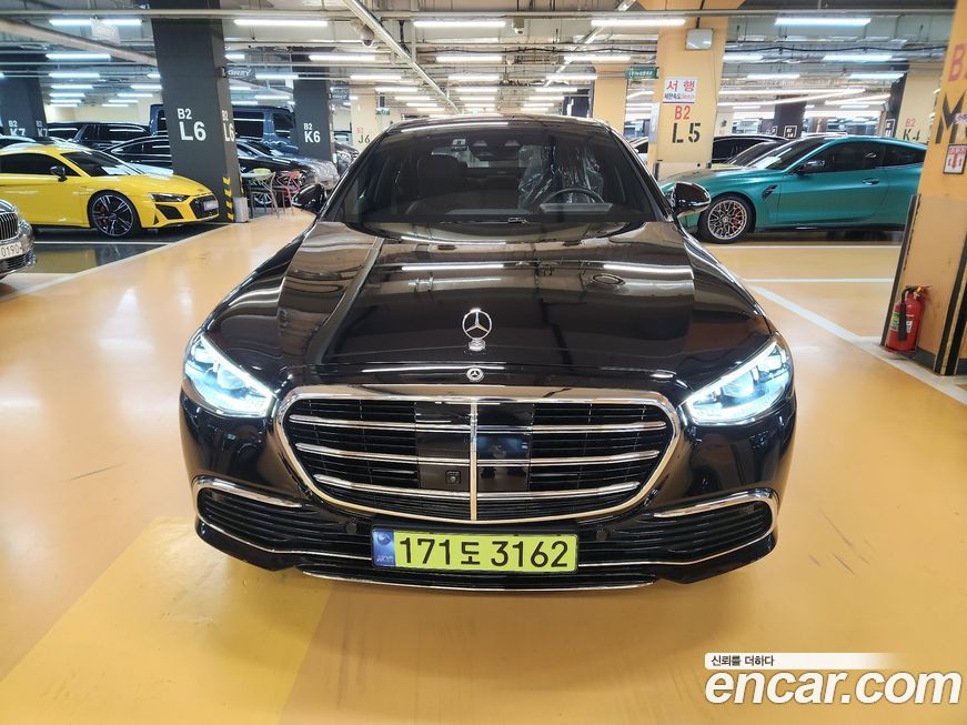Mercedes-Benz S-Class 2025