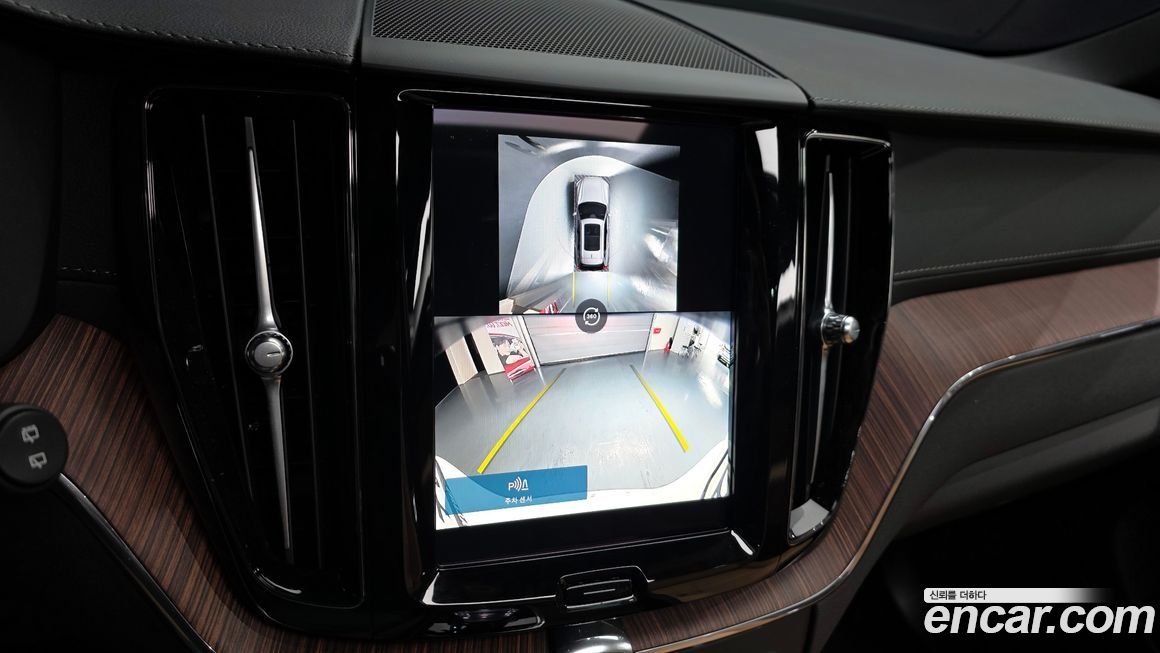 Volvo XC60 2025