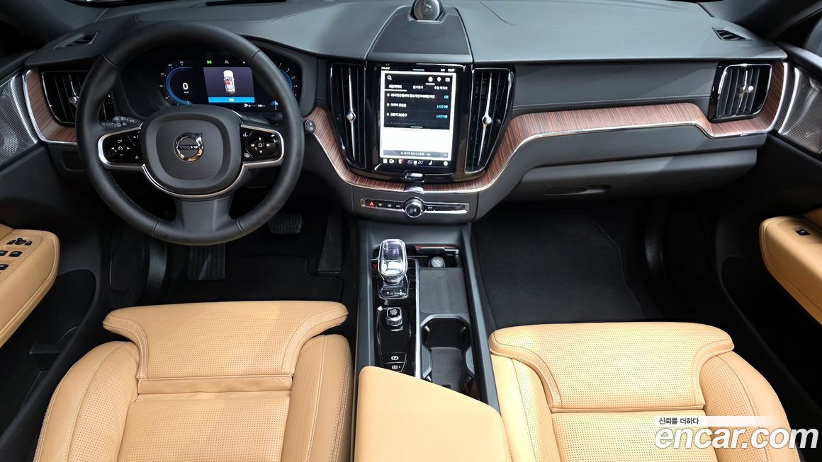Volvo XC60 2025