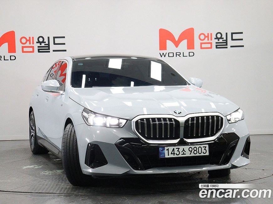 BMW 5-Series 2024