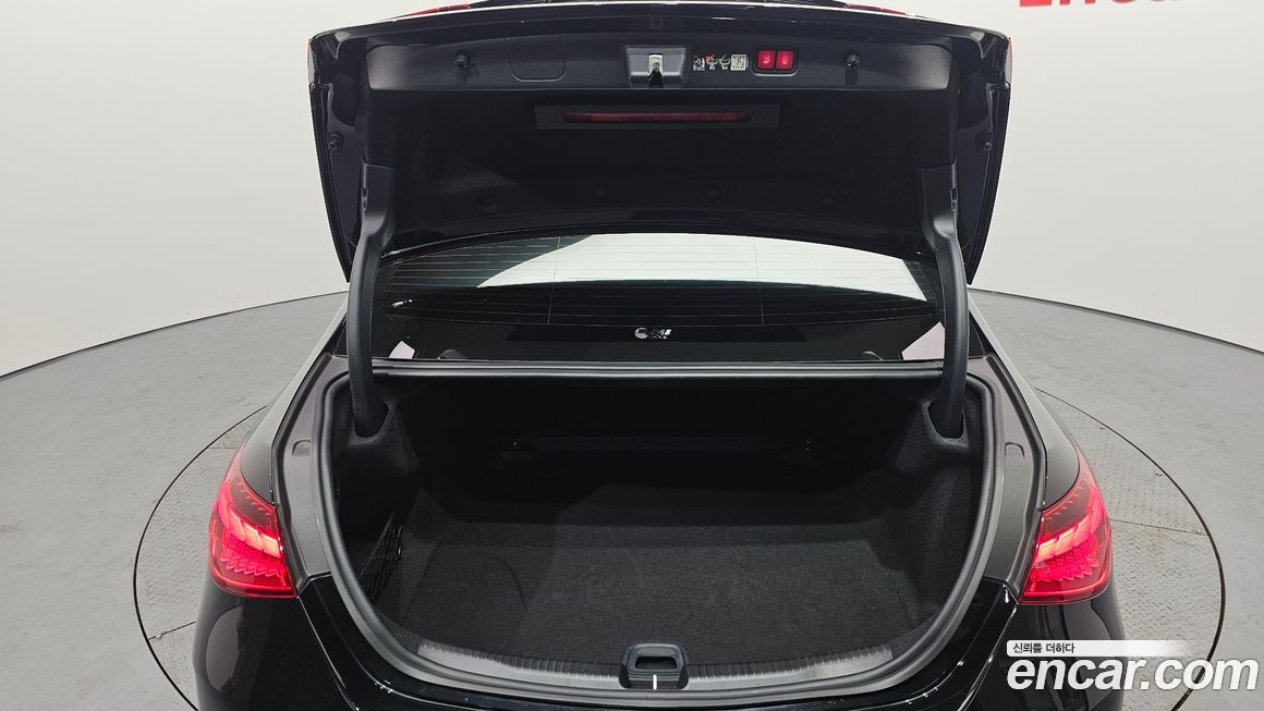 Mercedes-Benz C-Class 2024