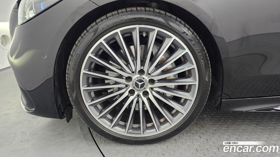 Mercedes-Benz C-Class 2024