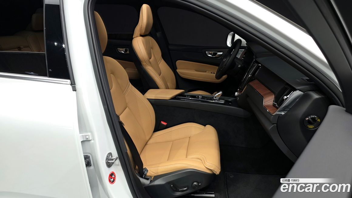 Volvo XC60 2025