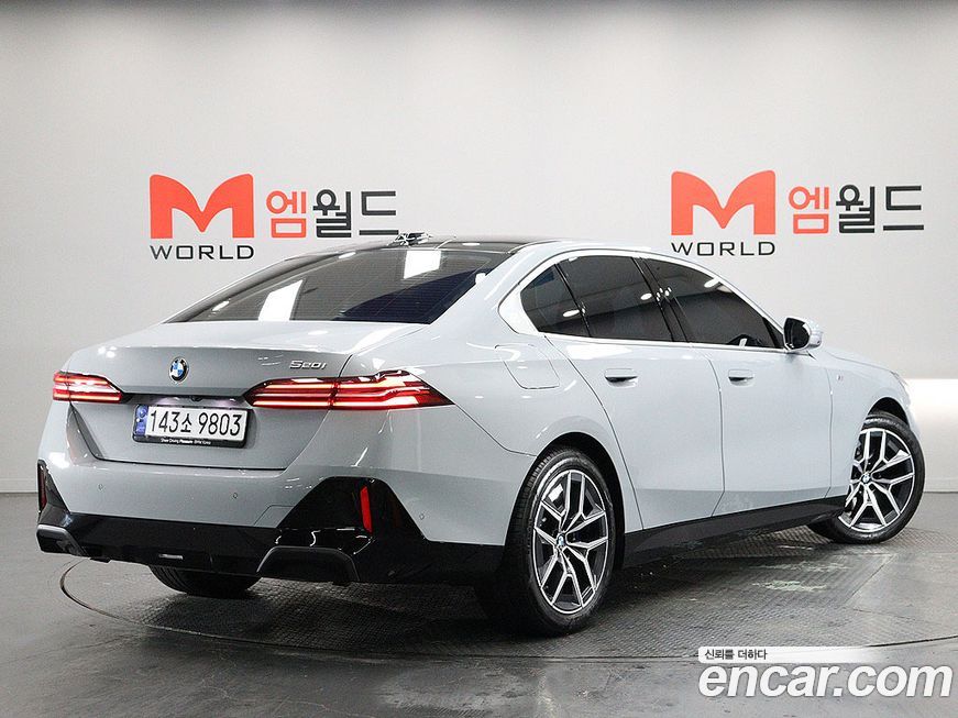 BMW 5-Series 2024
