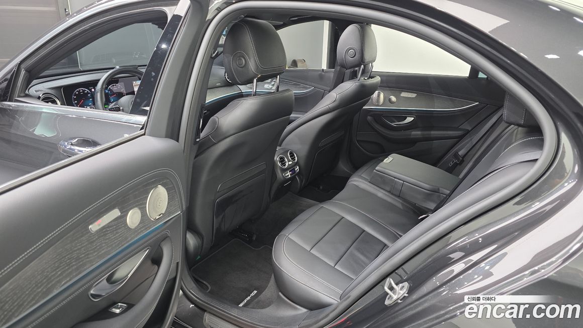 Mercedes-Benz E-Class 2022