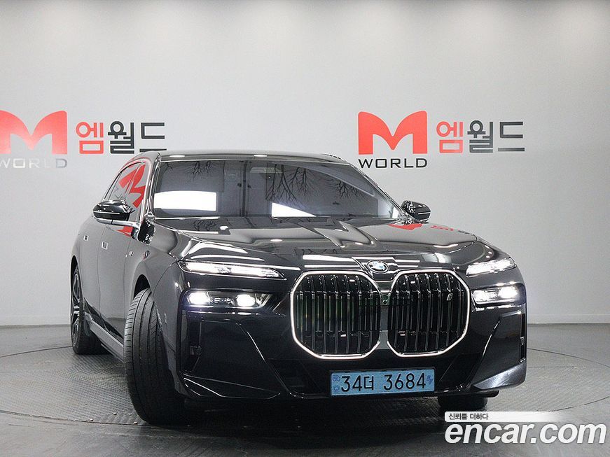 BMW i7 2024