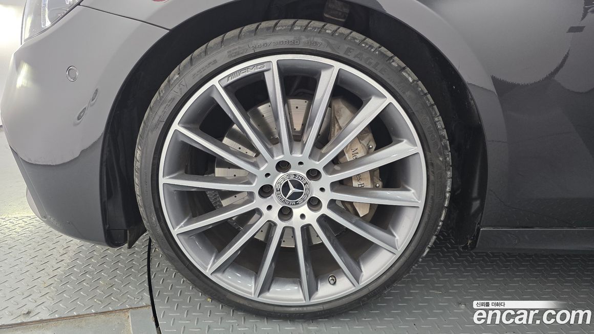 Mercedes-Benz E-Class 2022