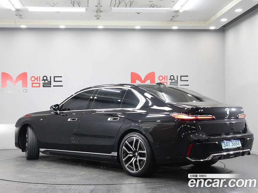 BMW i7 2024