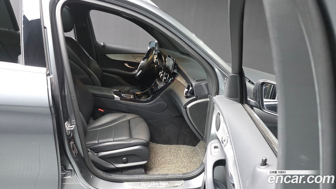 Mercedes-Benz GLC-Class 2021