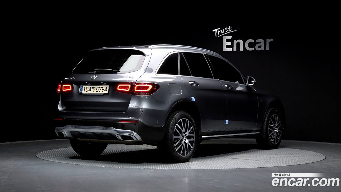 Mercedes-Benz GLC-Class 2021