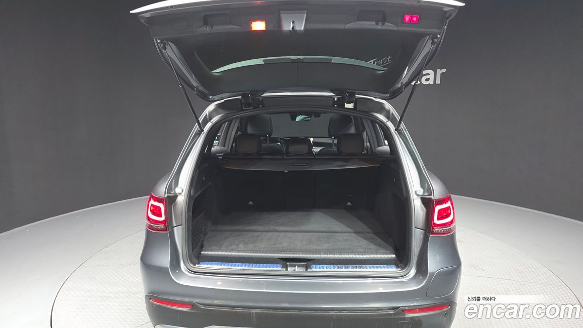 Mercedes-Benz GLC-Class 2021