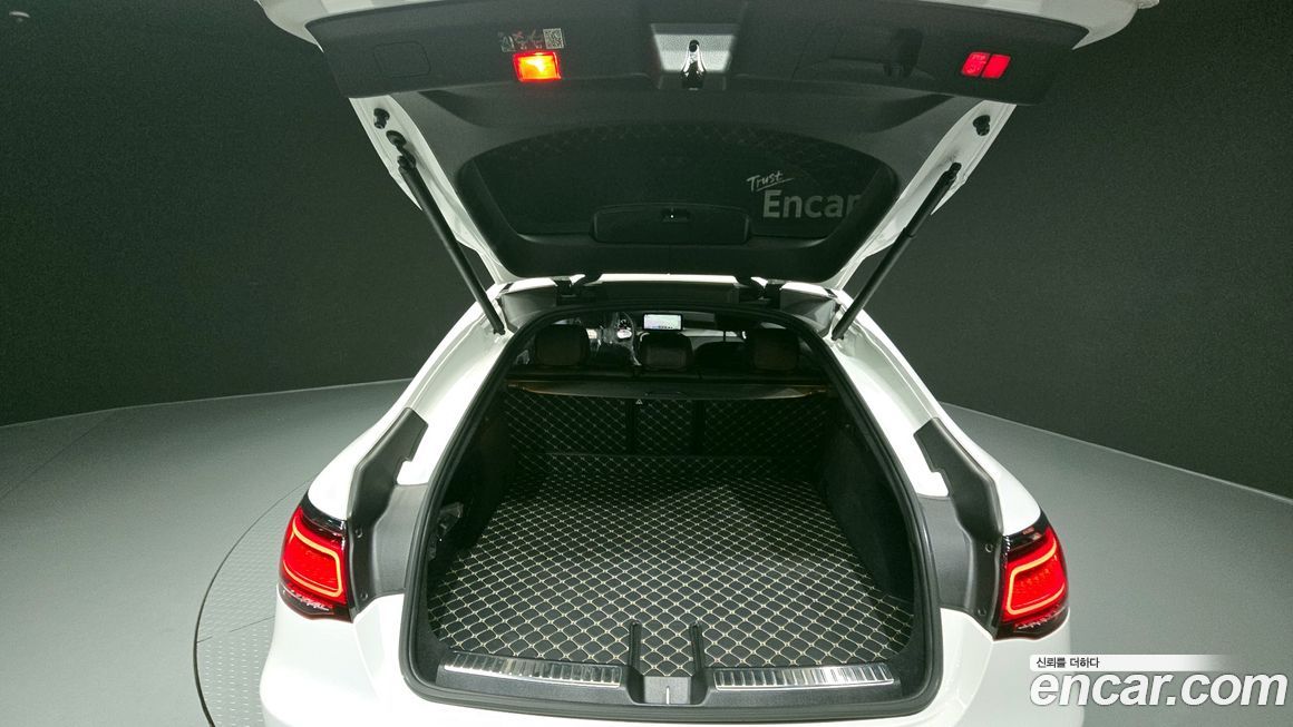 Mercedes-Benz GLC-Class 2023