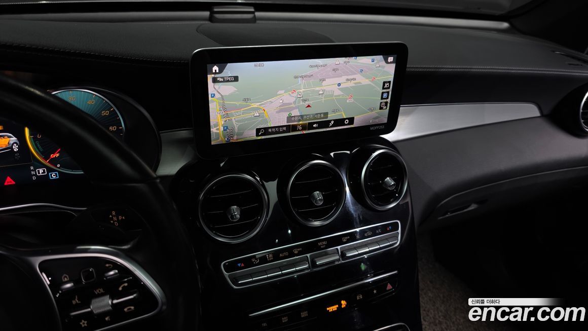 Mercedes-Benz GLC-Class 2021
