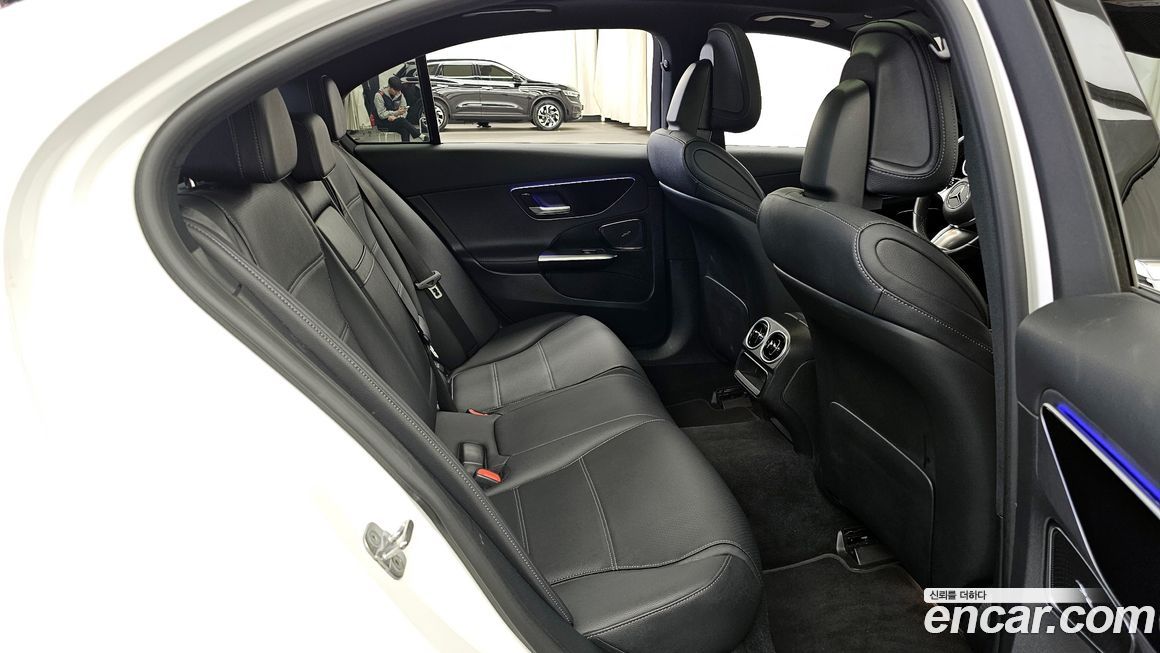 Mercedes-Benz C-Class 2024