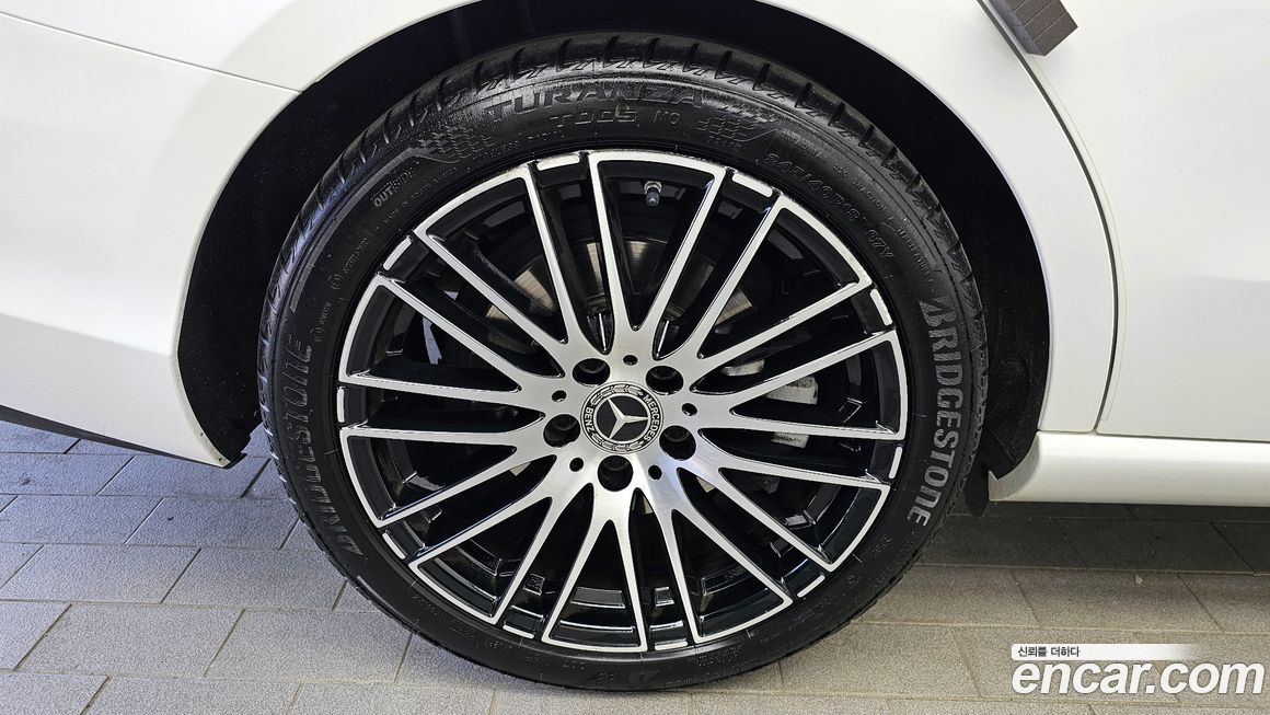 Mercedes-Benz C-Class 2024