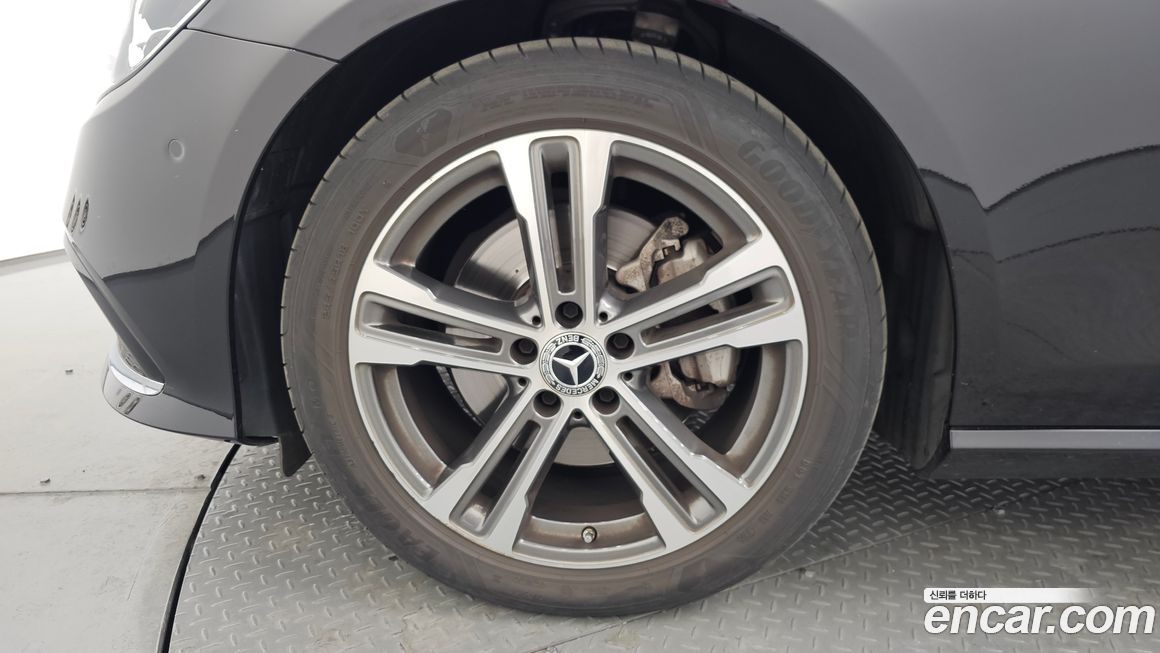 Mercedes-Benz E-Class 2023