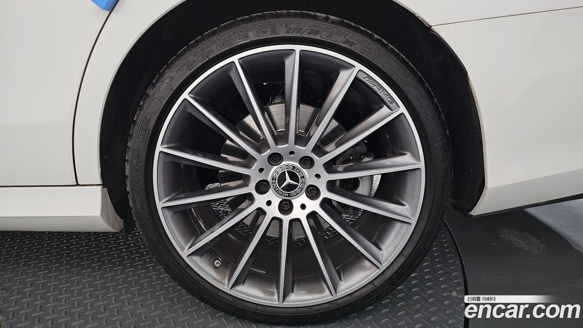 Mercedes-Benz E-Class 2021