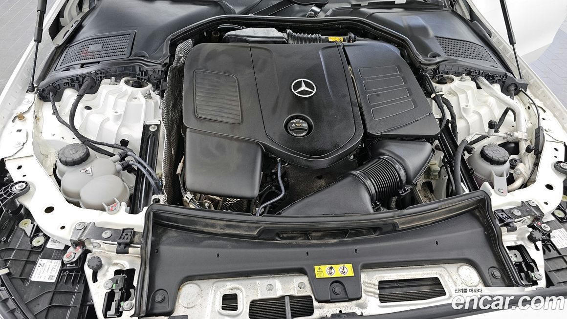 Mercedes-Benz C-Class 2024