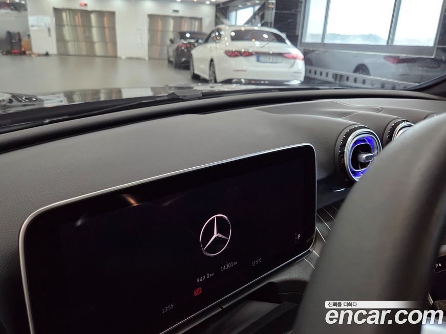 Mercedes-Benz C-Class 2025