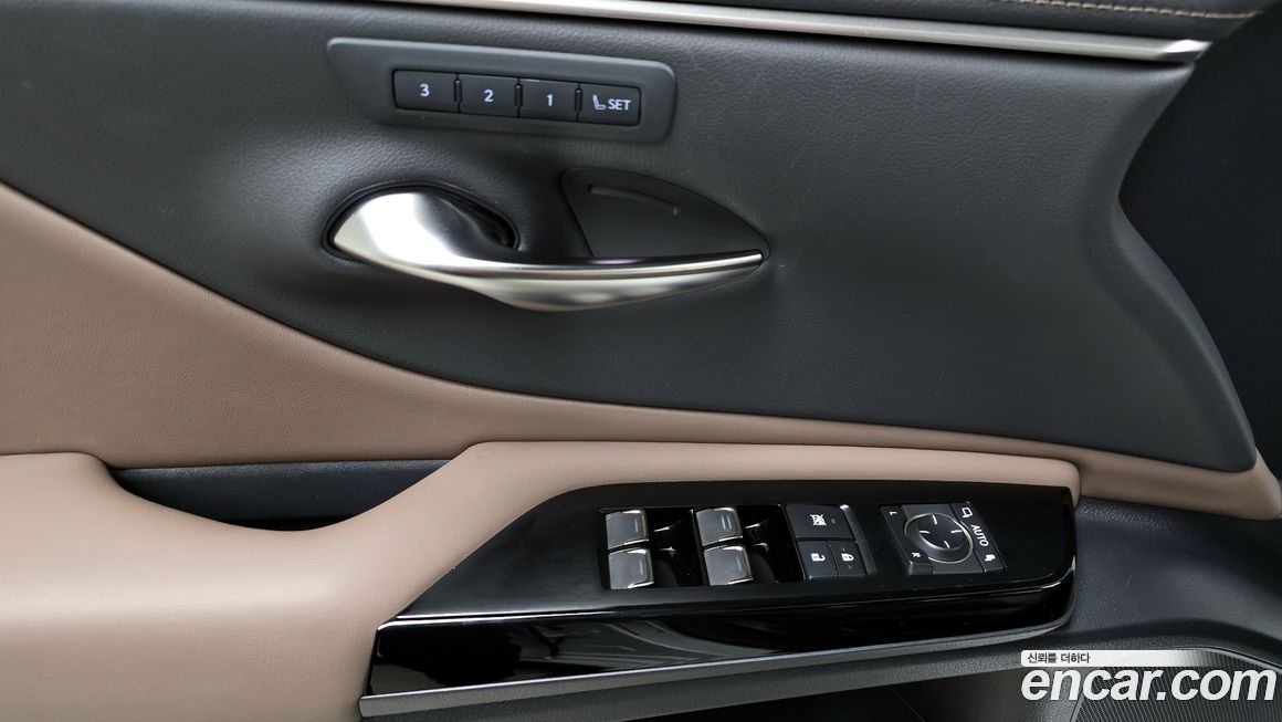 Lexus ES 2025