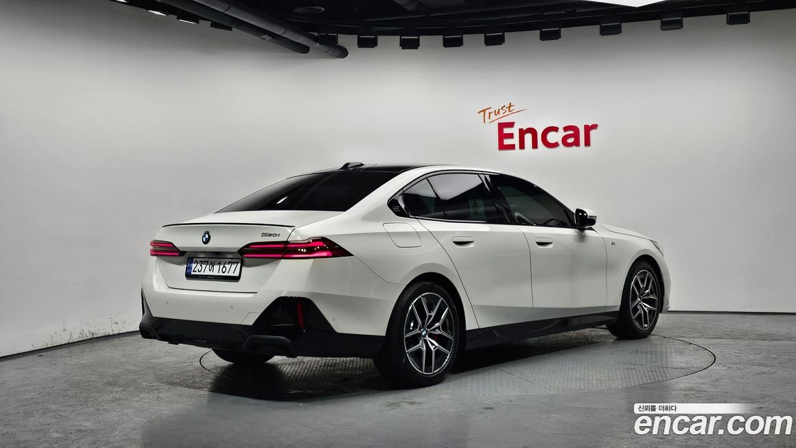 BMW 5-Series 2024