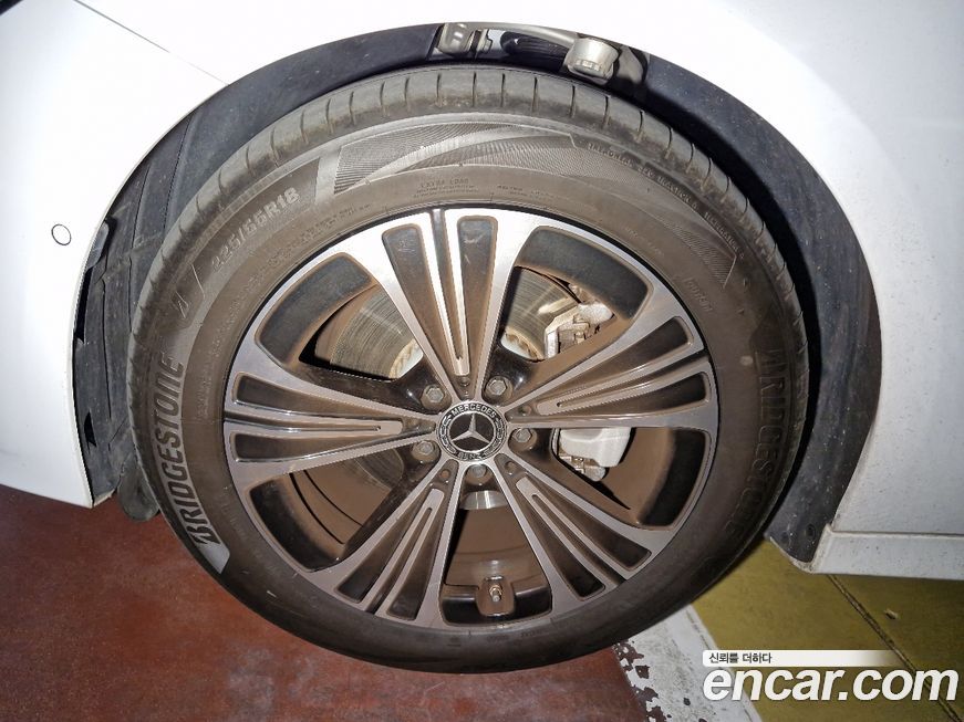 Mercedes-Benz E-Class 2025