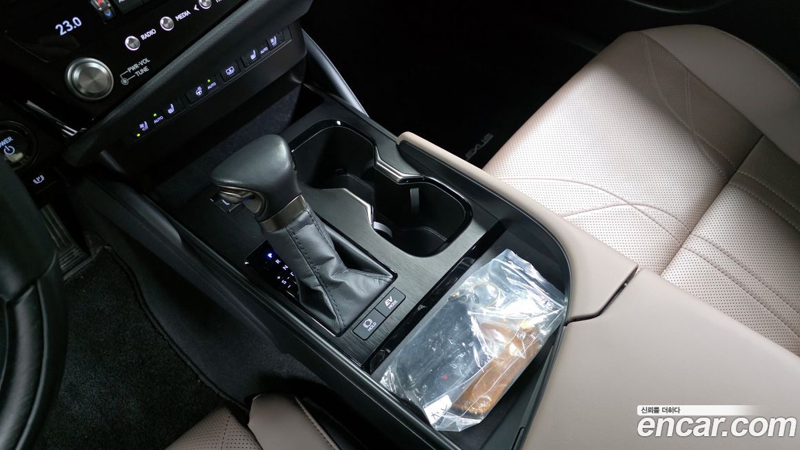 Lexus ES 2025