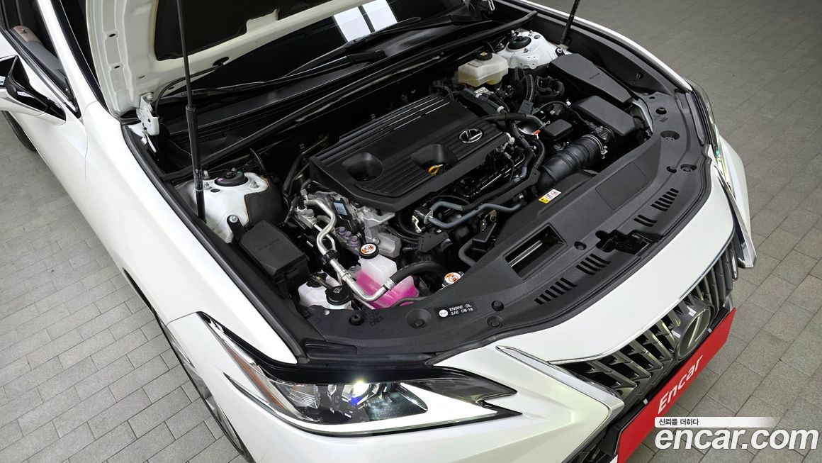 Lexus ES 2025