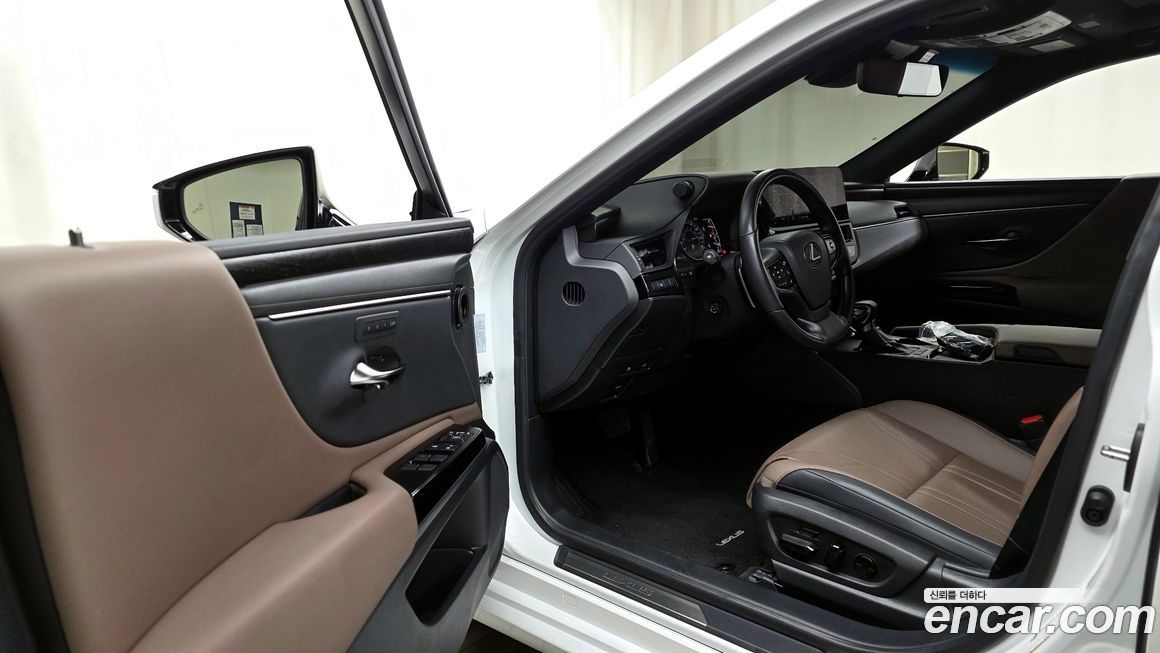 Lexus ES 2025