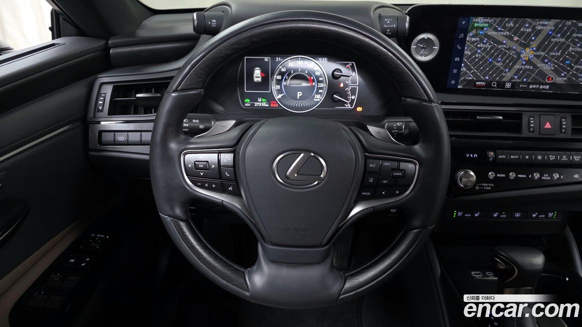 Lexus ES 2025