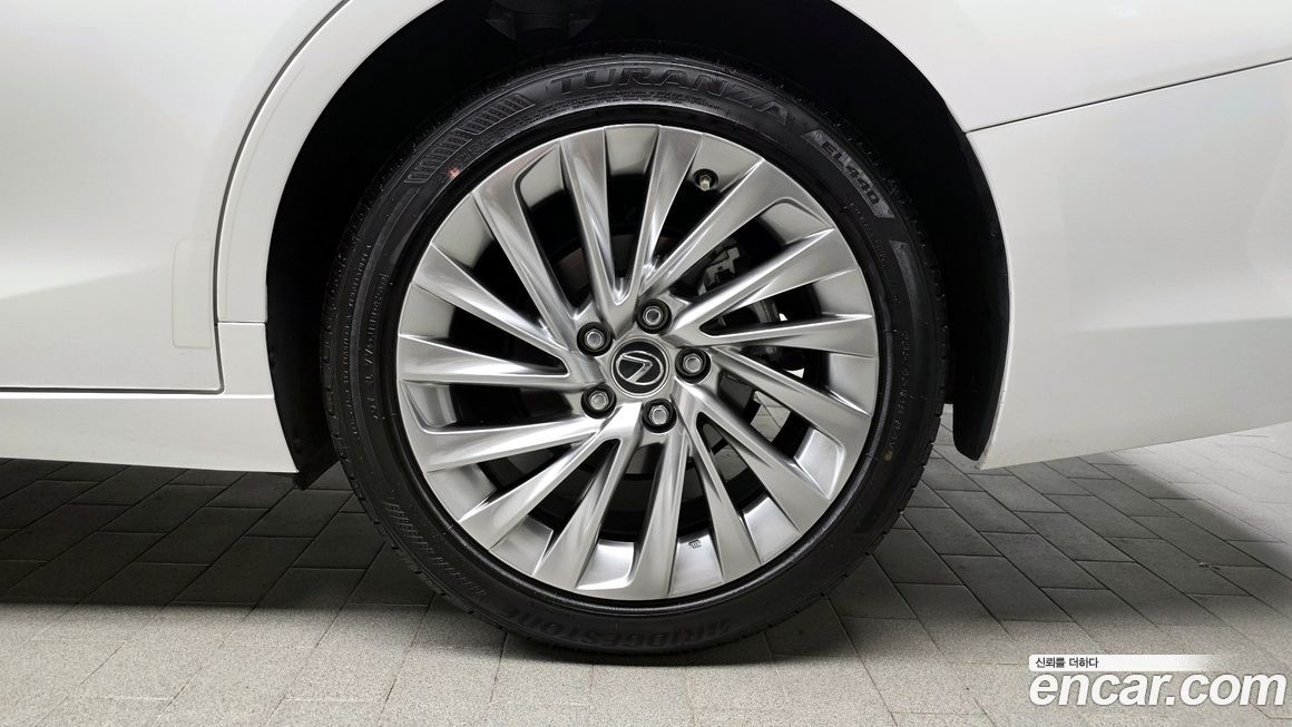 Lexus ES 2025