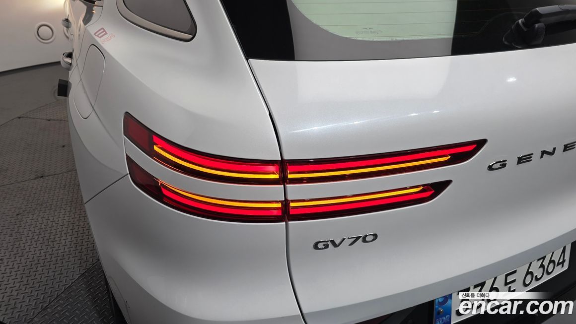 Genesis GV70 2025