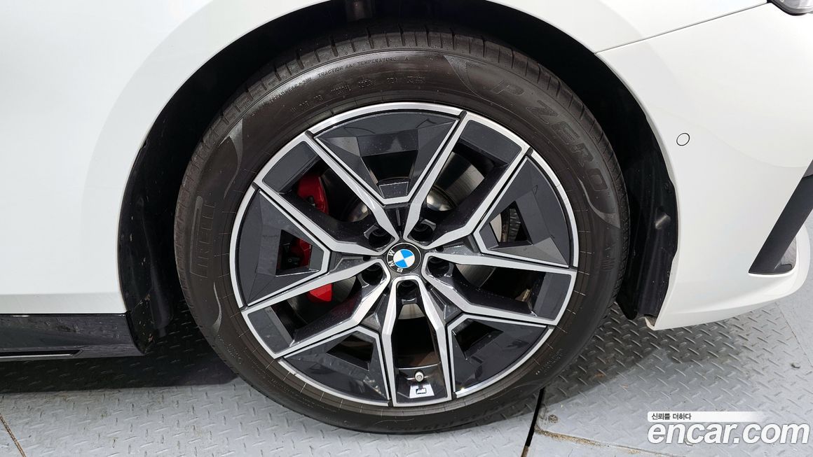 BMW 5-Series 2024