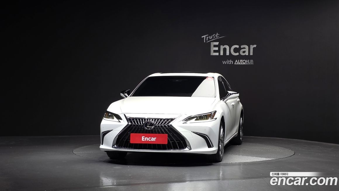 Lexus ES 2025