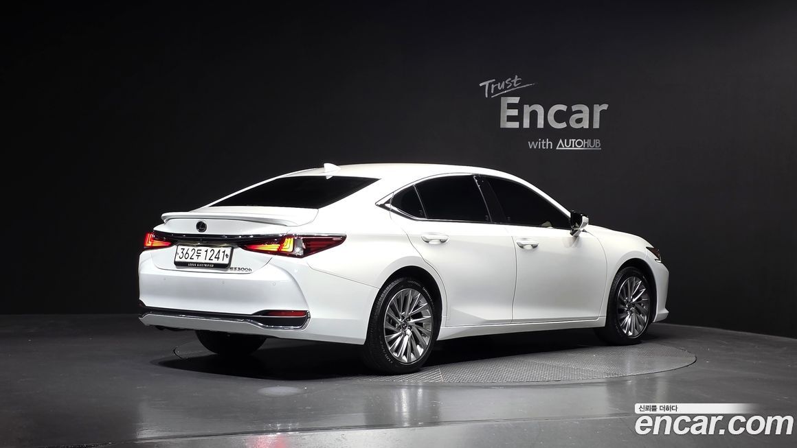 Lexus ES 2025