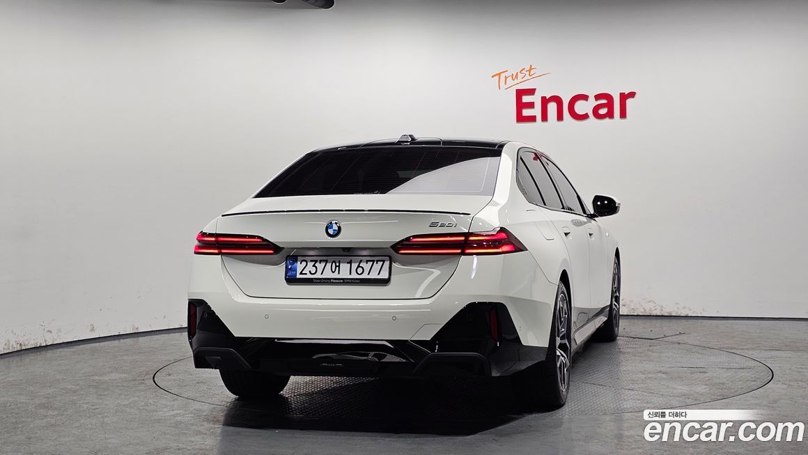 BMW 5-Series 2024