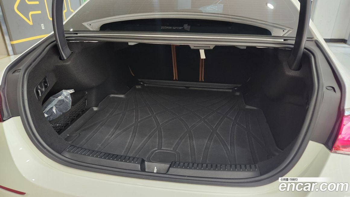 Mercedes-Benz E-Class 2025