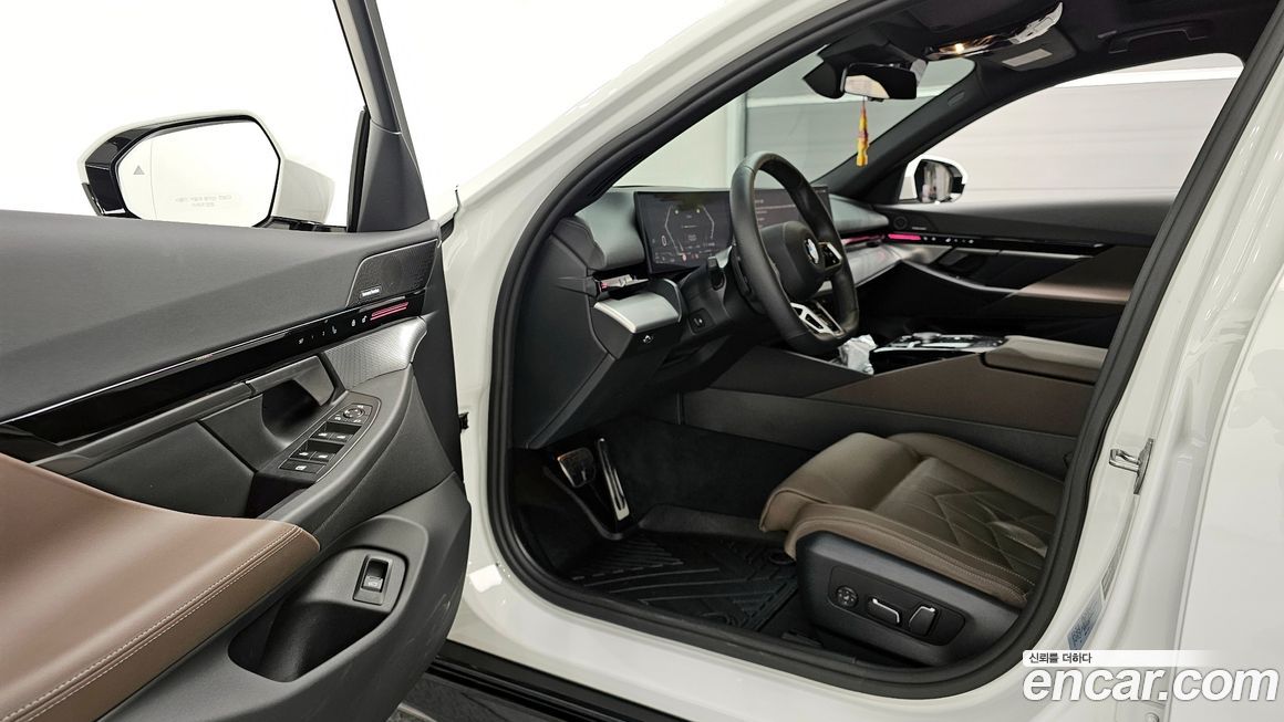 BMW 5-Series 2024