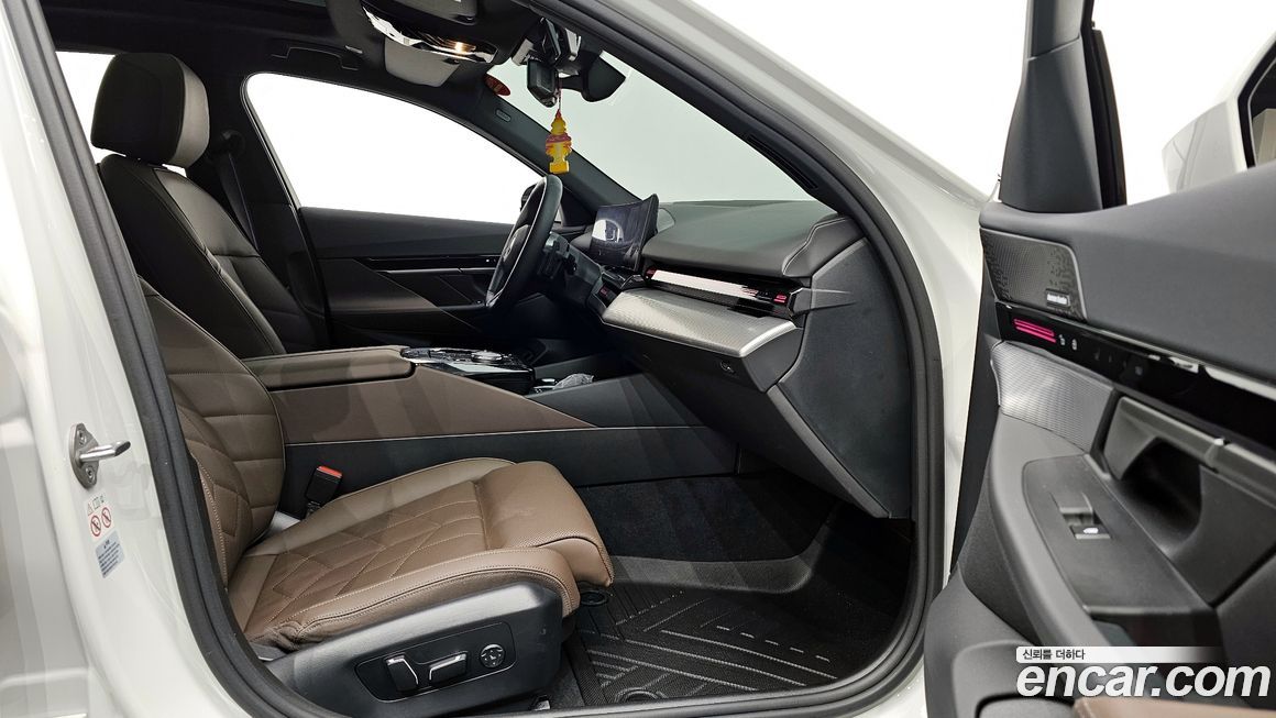 BMW 5-Series 2024