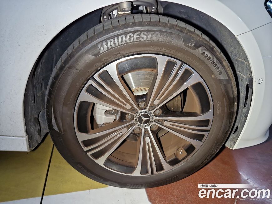 Mercedes-Benz E-Class 2025