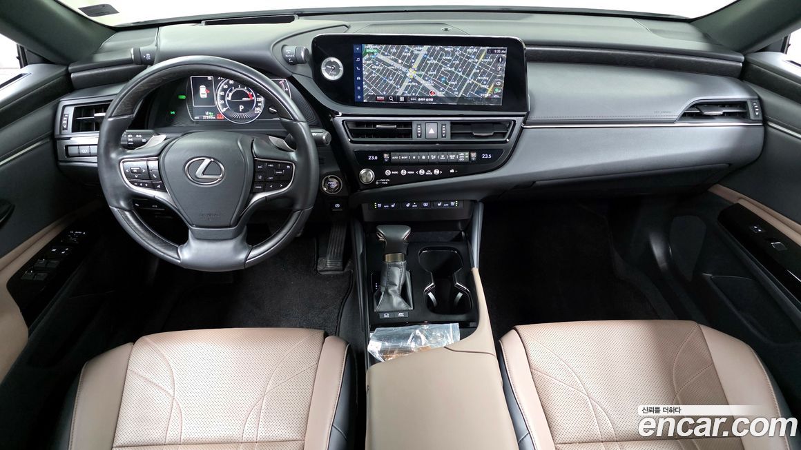 Lexus ES 2025