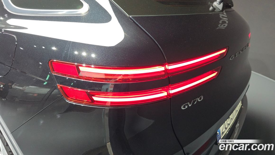 Genesis GV70 2025