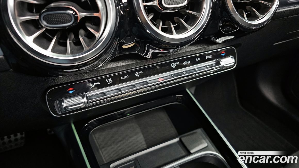 Mercedes-Benz GLB-Class 2023