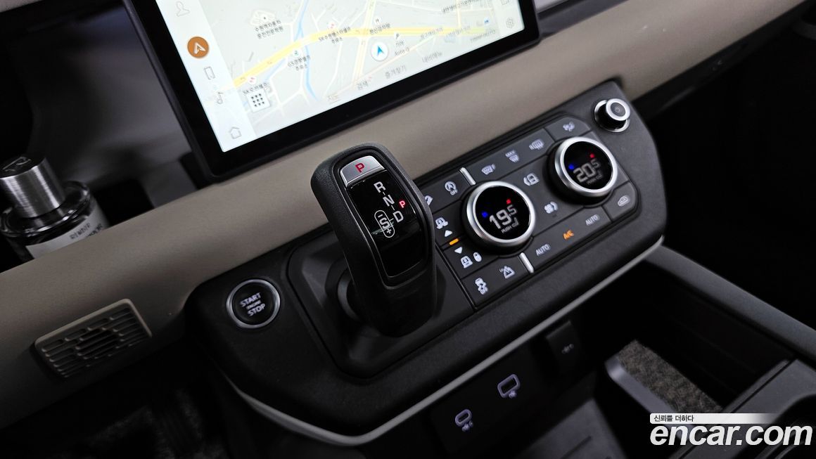 Land Rover Defender 2023