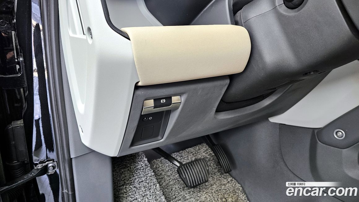Land Rover Defender 2023