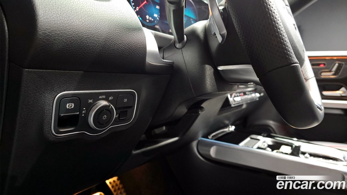 Mercedes-Benz GLB-Class 2023