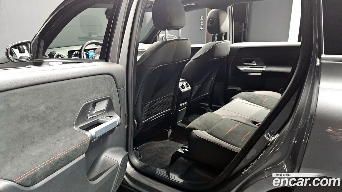 Mercedes-Benz GLB-Class 2023