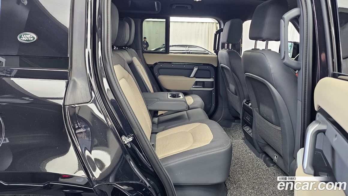 Land Rover Defender 2023