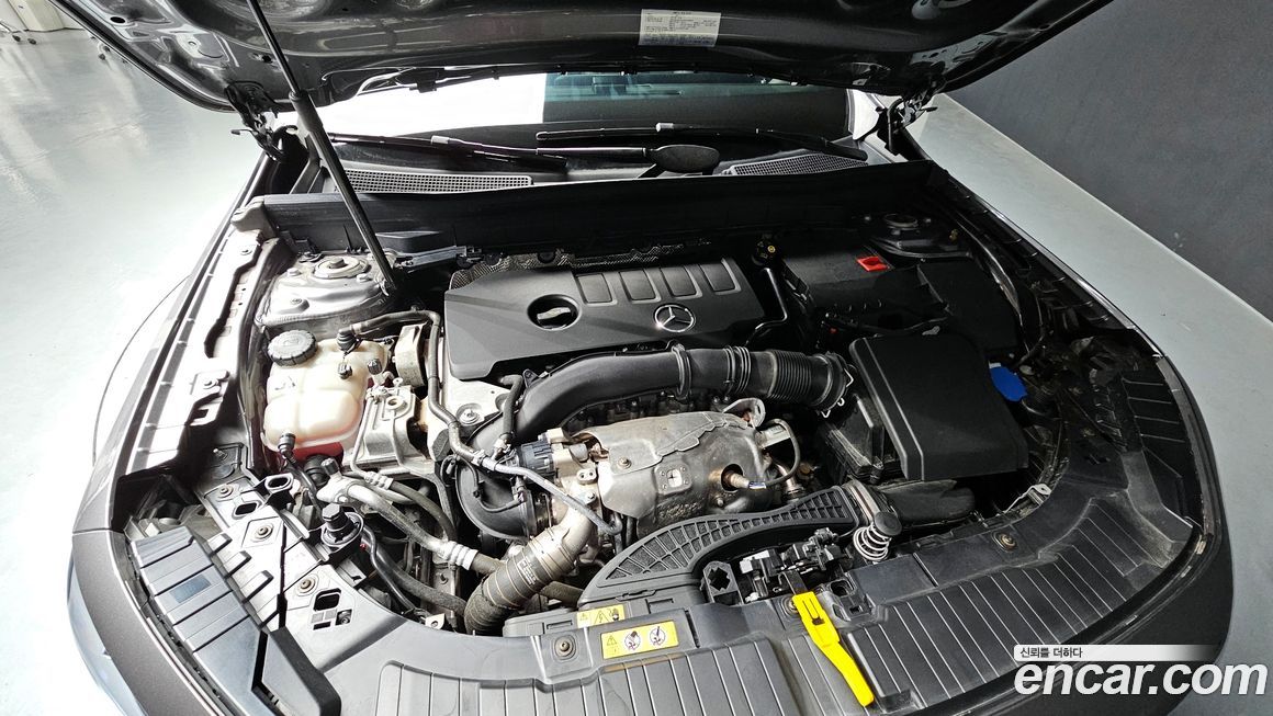 Mercedes-Benz GLB-Class 2023