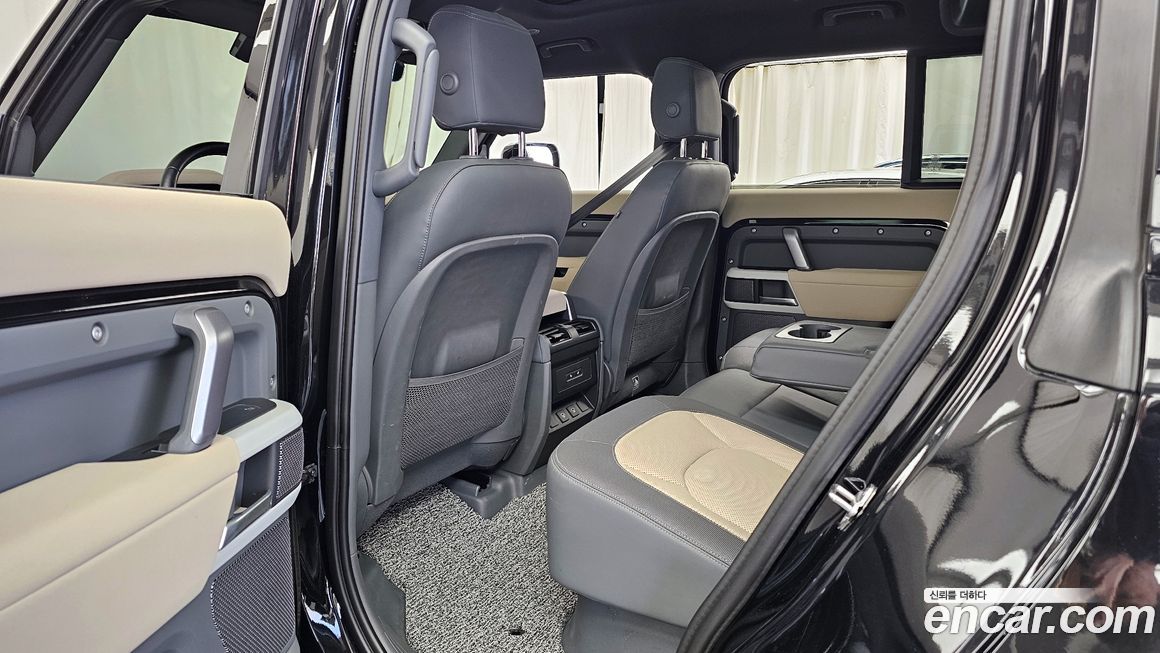Land Rover Defender 2023